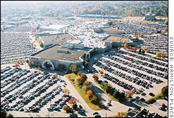 The Hamilton Place Mall parking lot near full capacity at 10:00 a.m. on Black Friday.